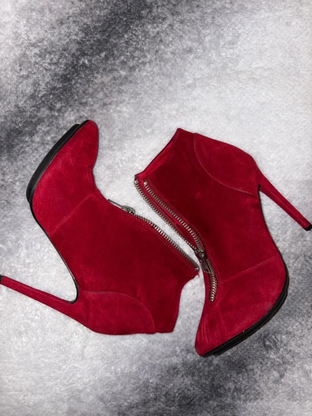 Michael Antonio Red Faux‎ Suede Velvet Front Zip Stiletto Ankle Booties Size 7.5